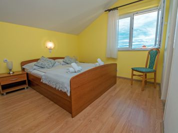 grüne Wohnung, Schlafzimmer, Doppelbett